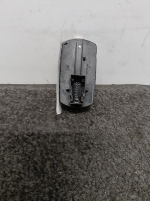 Image Interrupteur de leve vitre avant gauche - OPEL CORSA E