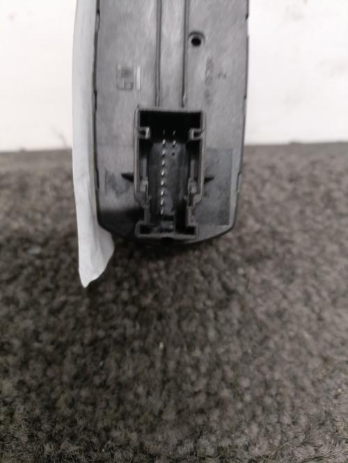 Image Interrupteur de leve vitre avant gauche - OPEL CORSA E