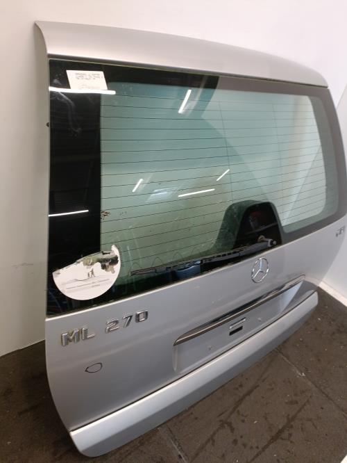 Image Malle/Hayon arriere - MERCEDES CLASSE M 163