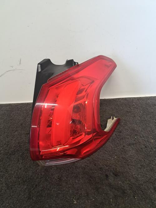 Image Feu arriere principal droit (feux) - PEUGEOT 2008 1