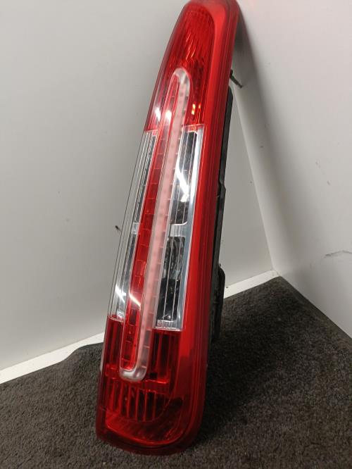 Image Feu arriere principal droit (feux) - FORD C-MAX 1
