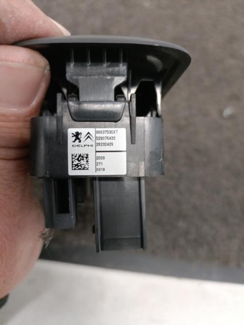 Image Interrupteur de leve vitre avant gauche - CITROEN C3 2