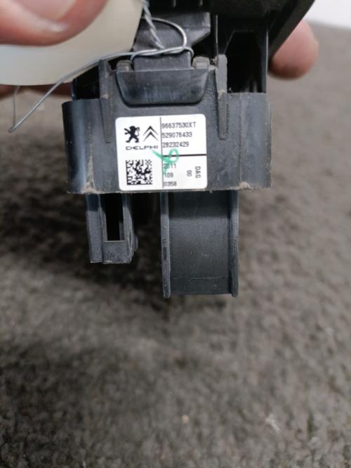 Image Interrupteur de leve vitre avant gauche - CITROEN C3 2