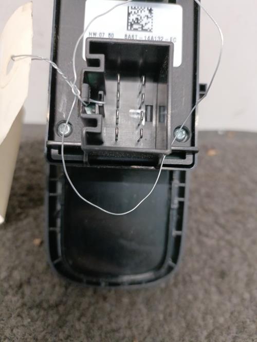 Image Interrupteur de leve vitre avant gauche - FORD FIESTA 6