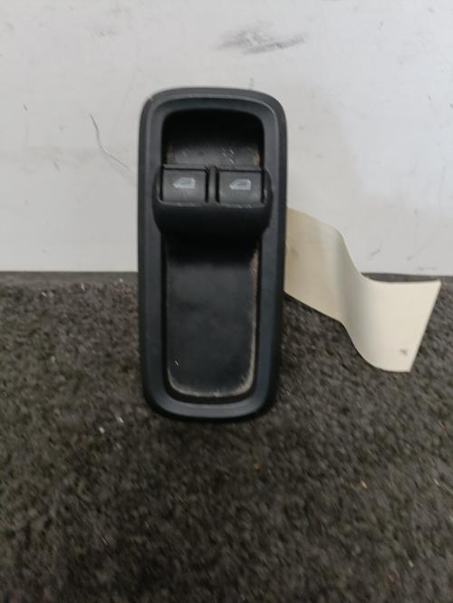 Image Interrupteur de leve vitre avant gauche - FORD FIESTA 6