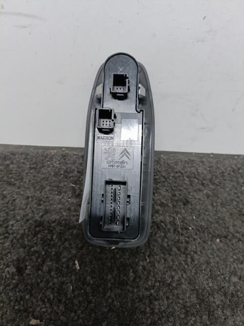 Image Interrupteur de leve vitre avant gauche - PEUGEOT 208 1