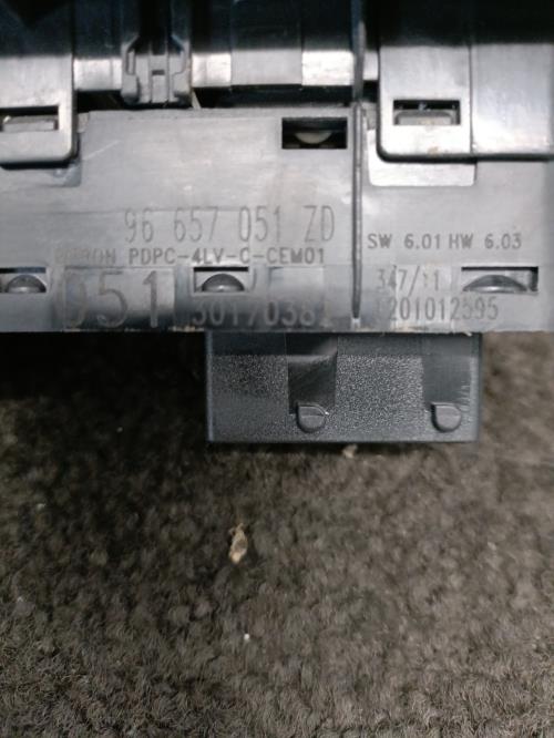 Image Interrupteur de leve vitre avant gauche - CITROEN C4 2