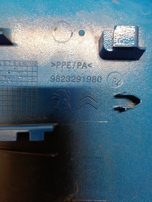Image Trappe d'essence - PEUGEOT 208 2