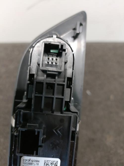 Image Interrupteur de leve vitre avant gauche - PEUGEOT 208 2
