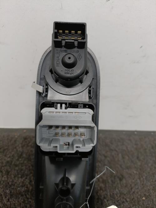 Image Interrupteur de leve vitre avant gauche - RENAULT TWINGO 2