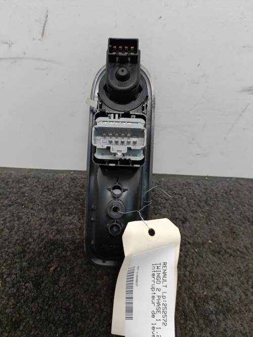 Image Interrupteur de leve vitre avant gauche - RENAULT TWINGO 2