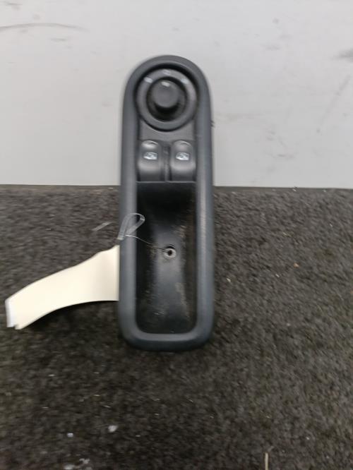 Image Interrupteur de leve vitre avant gauche - RENAULT TWINGO 2