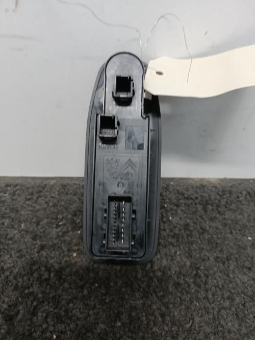 Image Interrupteur de leve vitre avant gauche - PEUGEOT 2008 1