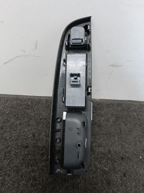 Image Interrupteur de leve vitre avant gauche - VOLKSWAGEN GOLF 5