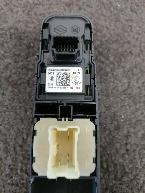 Image Interrupteur de leve vitre avant gauche - RENAULT CLIO 4