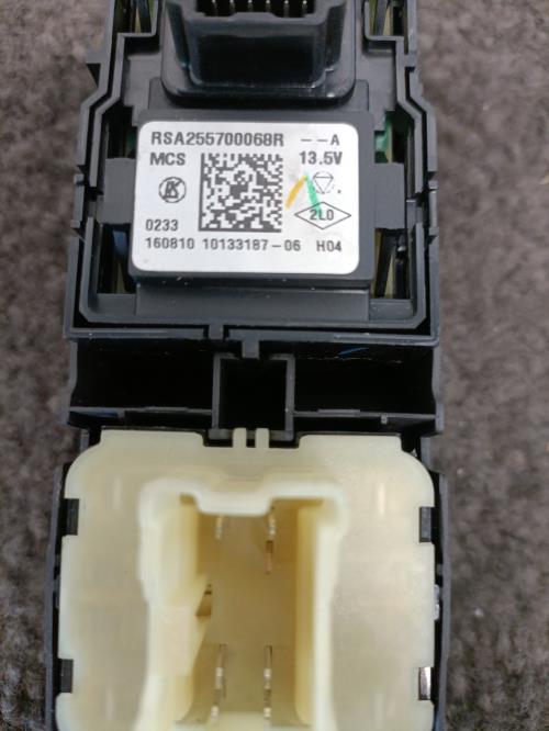Image Interrupteur de leve vitre avant gauche - RENAULT CLIO 4