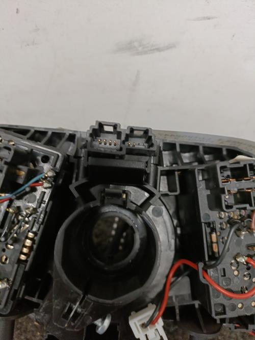 Image Com (Bloc Contacteur Tournant+Commodo Essuie Glace+Commodo Phare) - RENAULT CLIO 4