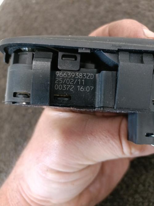 Image Interrupteur de leve vitre avant gauche - CITROEN C4 PICASSO 1