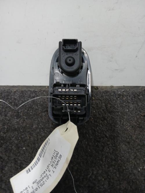 Image Interrupteur de leve vitre avant gauche - RENAULT MASTER 3