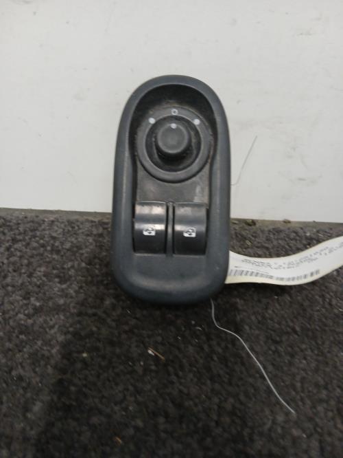 Image Interrupteur de leve vitre avant gauche - RENAULT MASTER 3