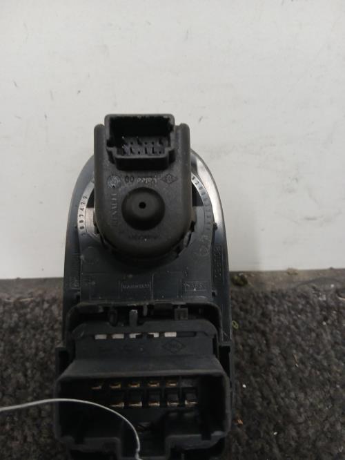 Image Interrupteur de leve vitre avant gauche - RENAULT MASTER 3