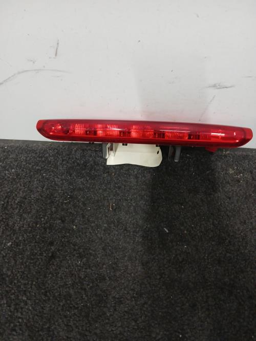Image Feu arriere stop central - PEUGEOT 208 1