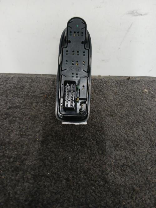 Image Interrupteur de leve vitre avant gauche - CITROEN C3 2