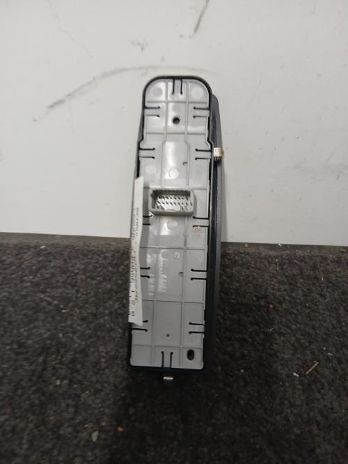 Image Interrupteur de leve vitre avant gauche - RENAULT LAGUNA 3