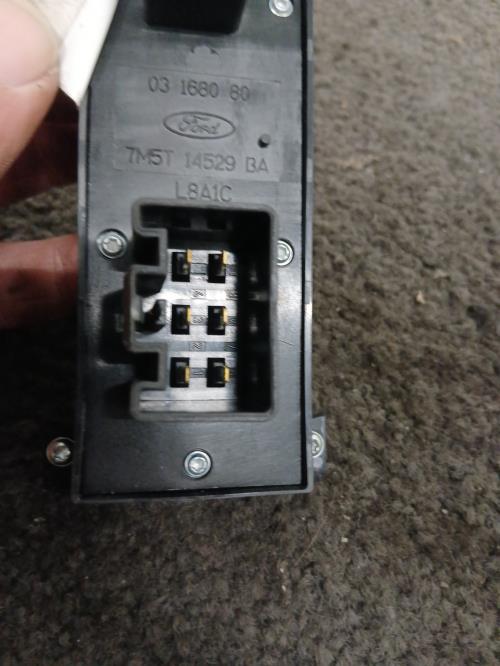 Image Interrupteur de leve vitre avant gauche - FORD FOCUS 2