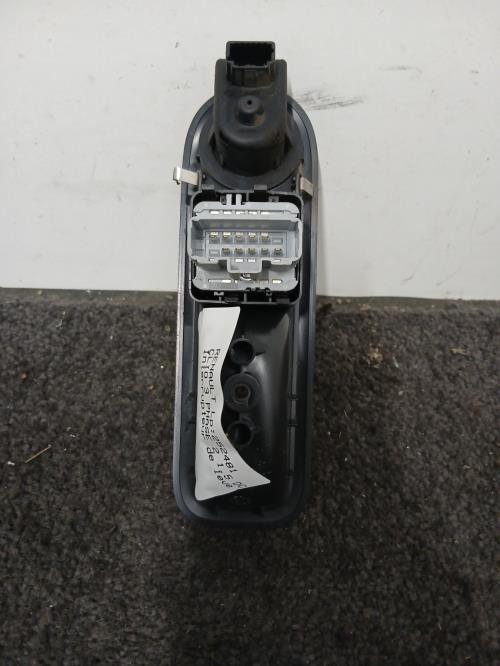 Image Interrupteur de leve vitre avant gauche - RENAULT CLIO 3