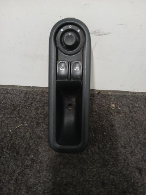 Image Interrupteur de leve vitre avant gauche - RENAULT CLIO 3
