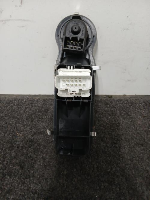Image Interrupteur de leve vitre avant gauche - RENAULT MODUS