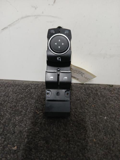 Image Interrupteur de leve vitre avant gauche - FORD FIESTA 7