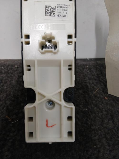 Image Interrupteur de leve vitre avant gauche - FORD FIESTA 7