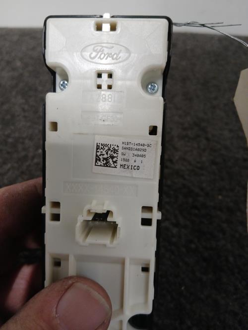 Image Interrupteur de leve vitre avant gauche - FORD FIESTA 7