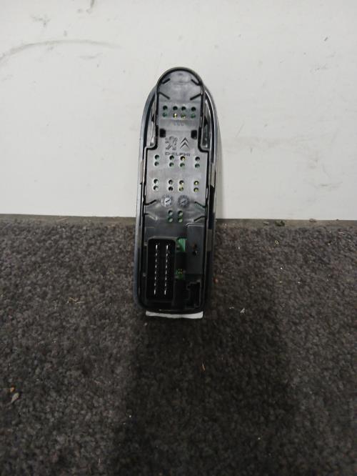 Image Interrupteur de leve vitre avant gauche - CITROEN C3 2