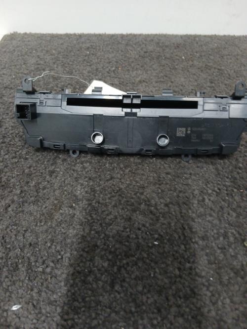 Image Facade autoradio - MERCEDES CLASSE GLC 253