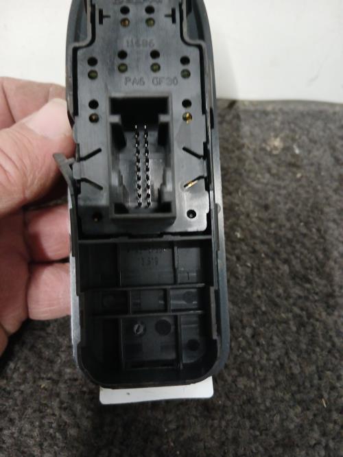Image Interrupteur de leve vitre avant gauche - PEUGEOT 308 1 SW