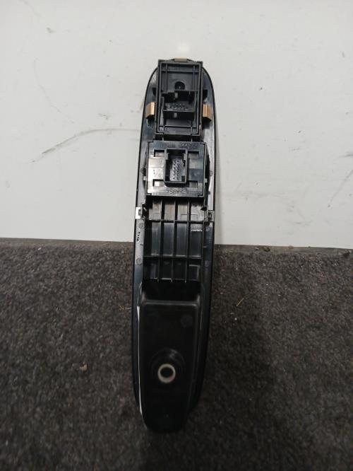Image Interrupteur de leve vitre avant gauche - FIAT PUNTO 3