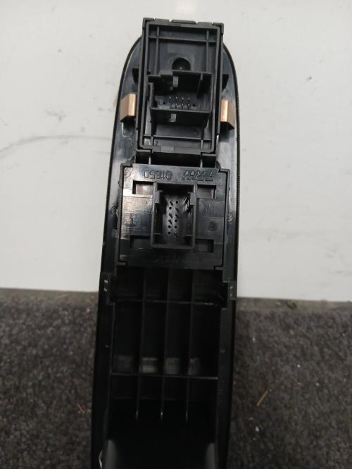Image Interrupteur de leve vitre avant gauche - FIAT PUNTO 3