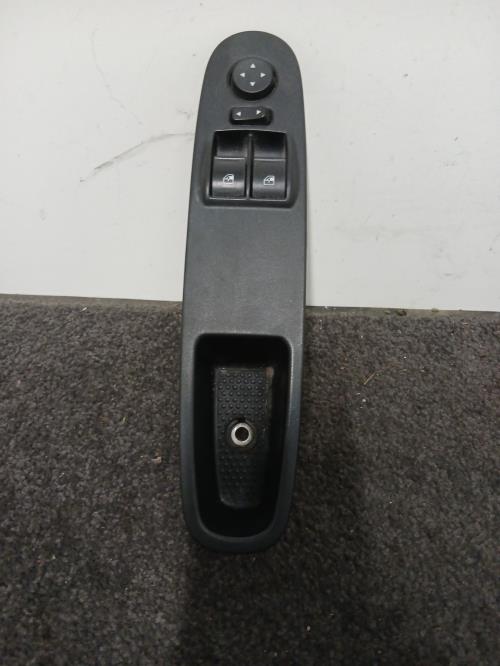 Image Interrupteur de leve vitre avant gauche - FIAT PUNTO 3