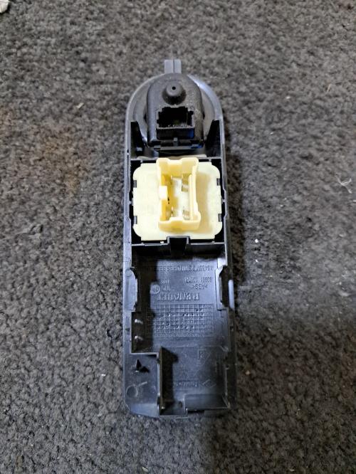 Image Interrupteur de leve vitre avant gauche - RENAULT CLIO 4