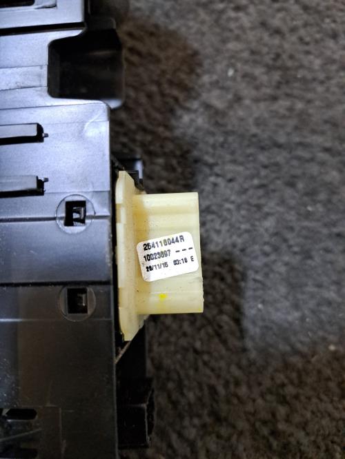 Image Interrupteur de leve vitre avant gauche - RENAULT CLIO 4