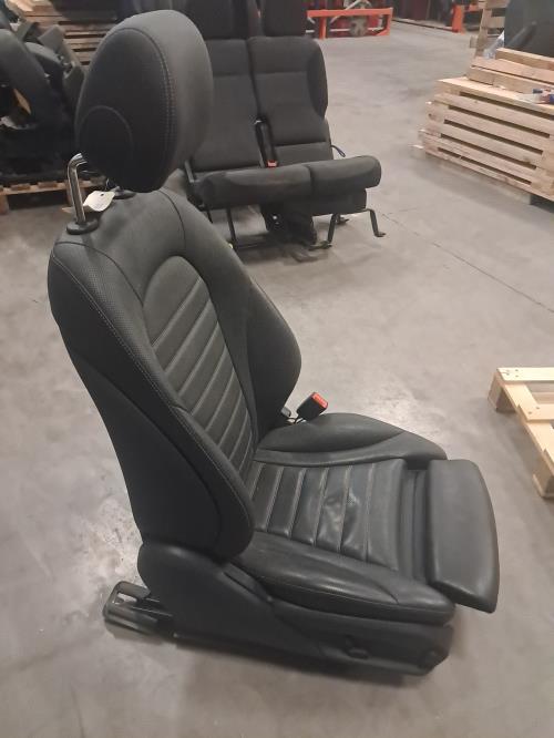 Image Siege avant droit - MERCEDES CLASSE GLC 253