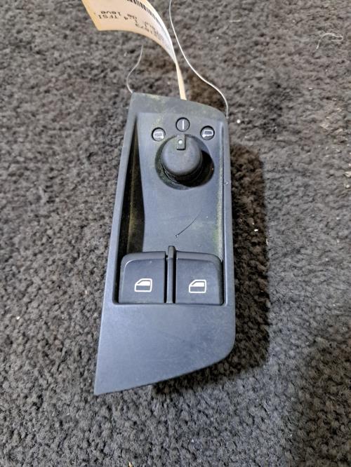 Image Interrupteur de leve vitre avant gauche - AUDI A1 1
