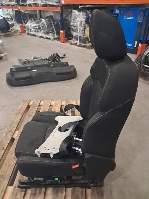 Image Siege avant droit - RENAULT MEGANE 4