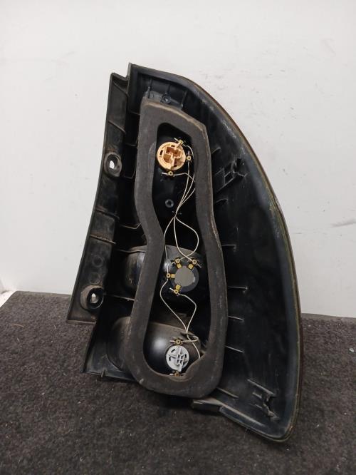 Image Feu arriere principal gauche (feux) - TOYOTA LAND CRUISER 4 J120