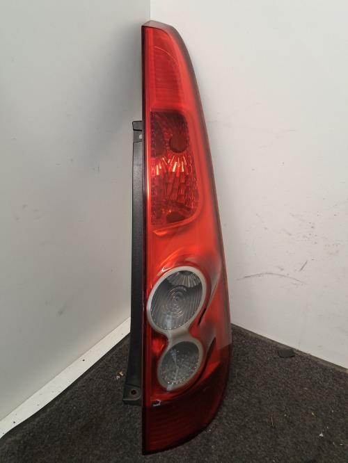Image Feu arriere principal droit (feux) - FORD FIESTA 5
