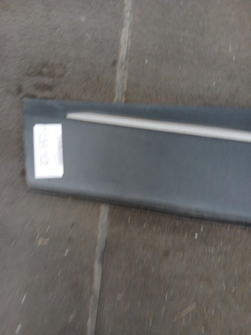 Image Baguette de porte avant gauche - RENAULT CAPTUR 1