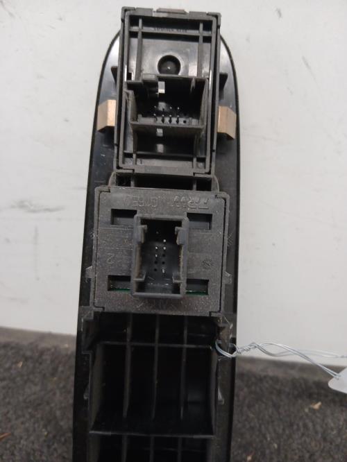 Image Interrupteur de leve vitre avant gauche - FIAT PUNTO EVO 3